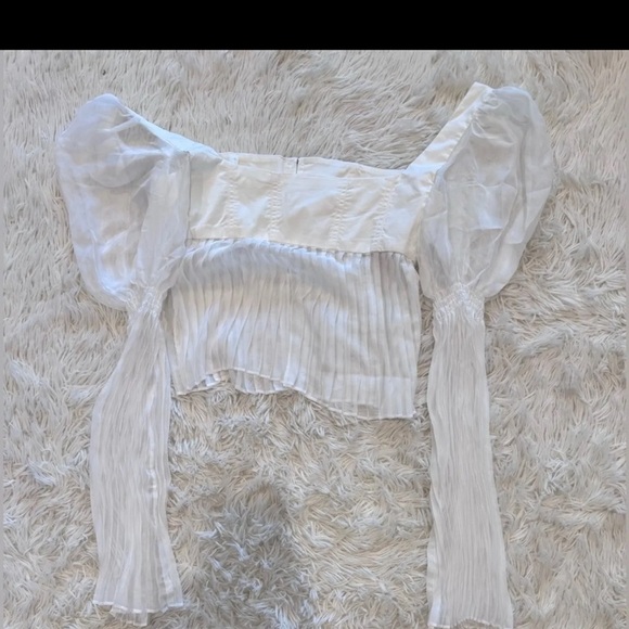 NWOT House of CB 'Lucie' White Pleated long sleeves crop top Top sz M - Picture 3 of 8